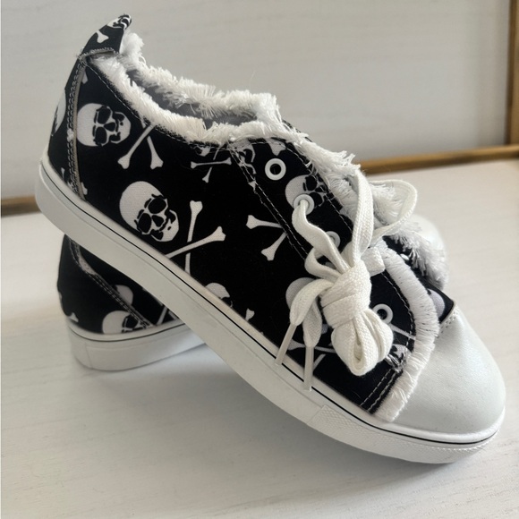 Shoes - Funky Skull & Crossbones Canvas NEW Shoes 8.5